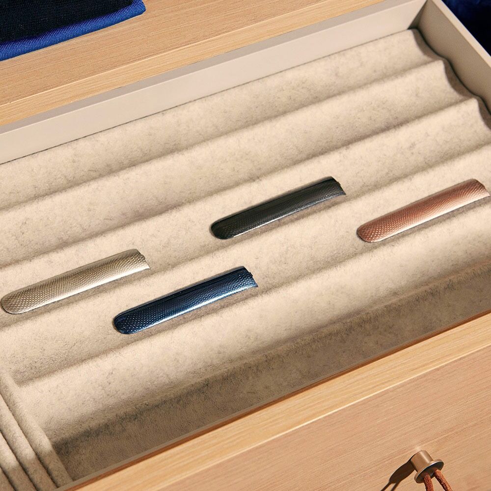 Ploom AURA front panels with Lunar Silver Augmented Pattern and other color options.