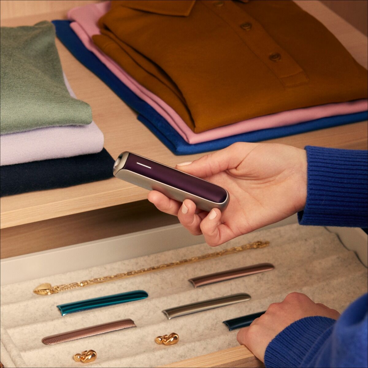 Hand holding a Ploom device with Dark Orchid Front Panel