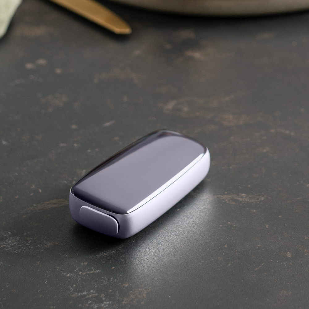 Ploom X Advanced front panel Lavender - lifestyle shot
